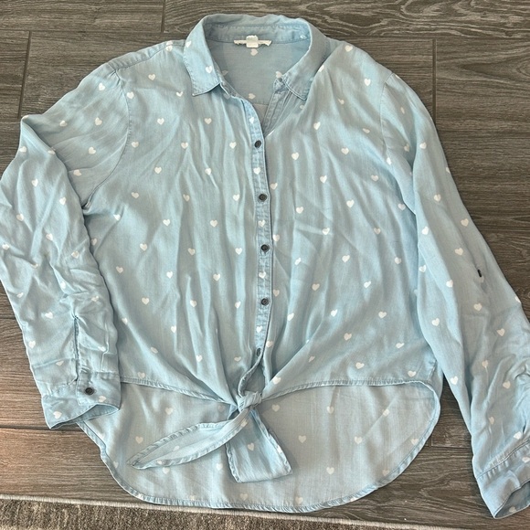 Beachlunchlounge Sky Blue Blouse with White Hearts - Picture 9 of 9